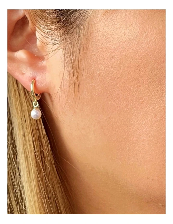 Best reviews of π Pure Elements Dainty Pearl Huggies In Gold π - Image 2